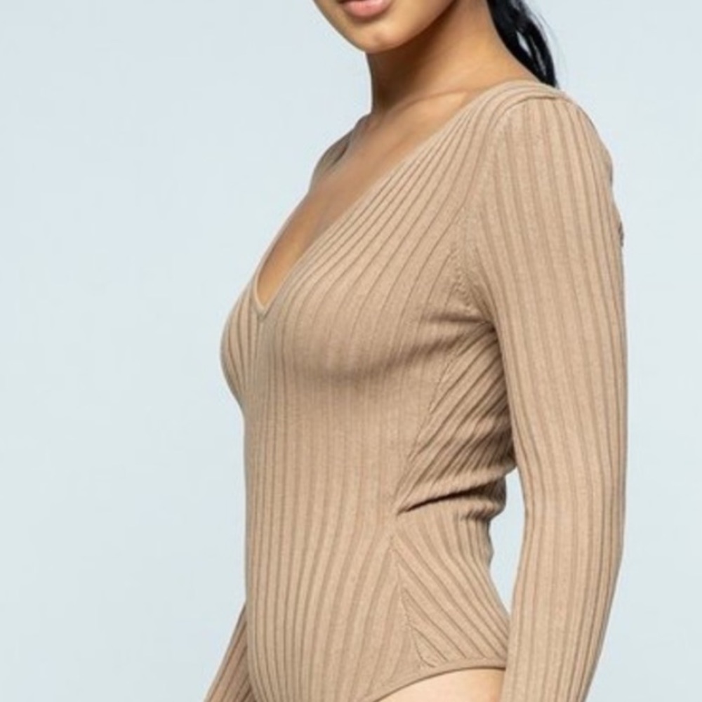 Hera Collection | Beige ribbed knit long sleeve v neck bodysuit size lar…